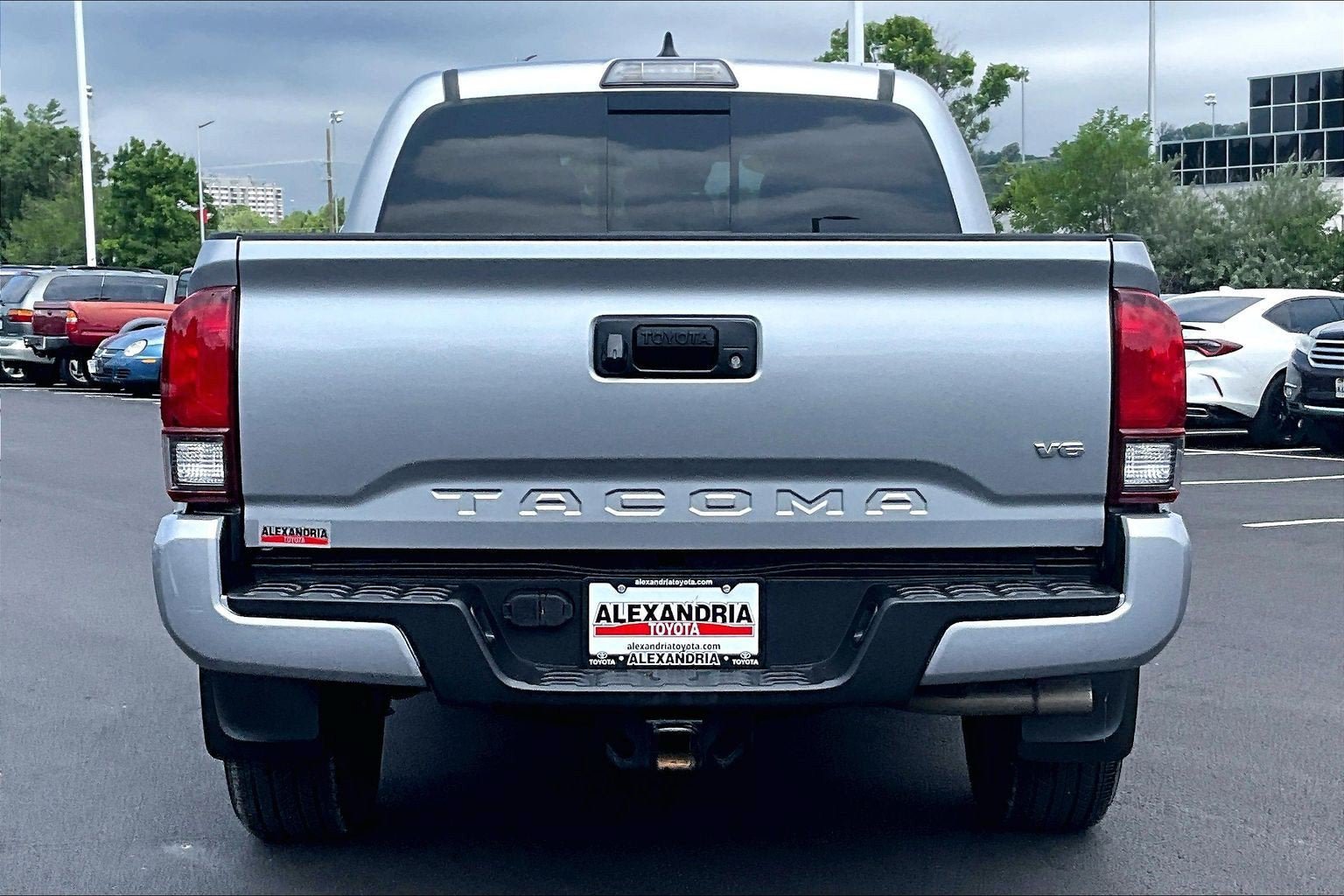 Used 2018 Toyota Tacoma TRD Sport AWD/4WD image 4