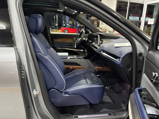 Certified 2026 Cadillac Vistiq Premium Luxury AWD/4WD image 43