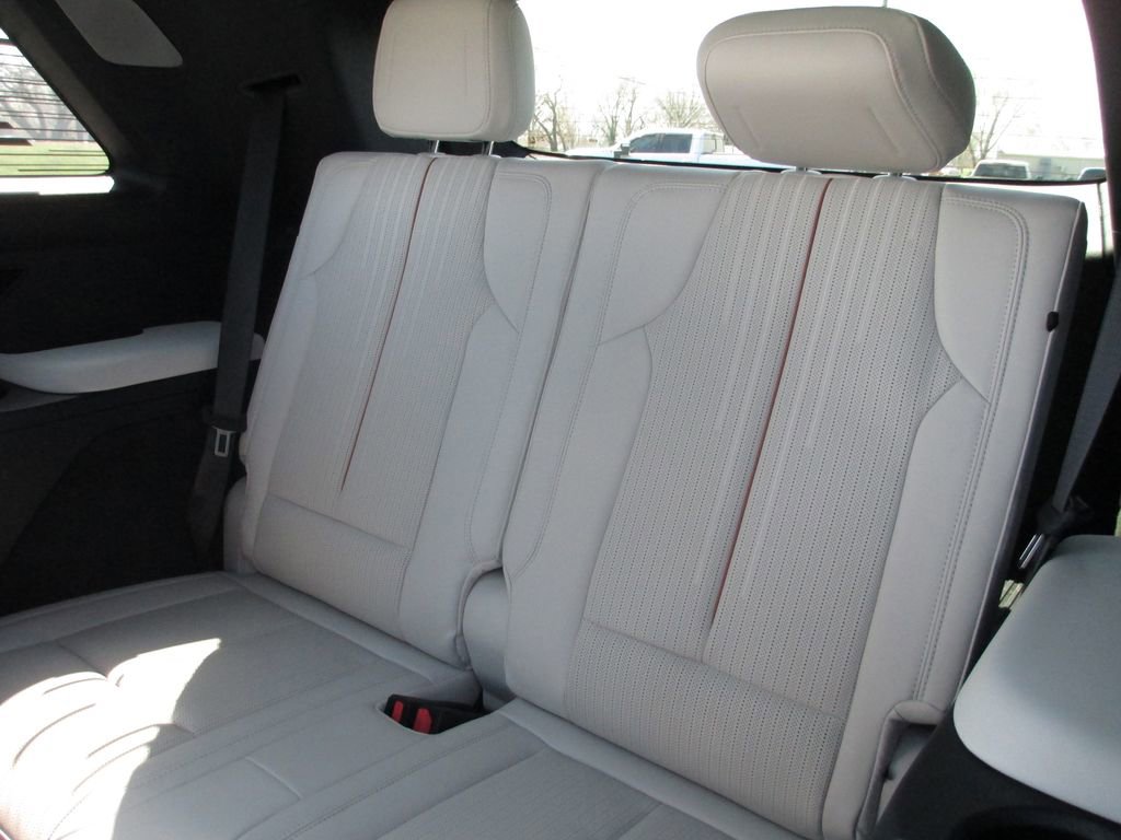 Used 2026 Cadillac Vistiq Sport w/ LPO, Floor Liner Package image 19
