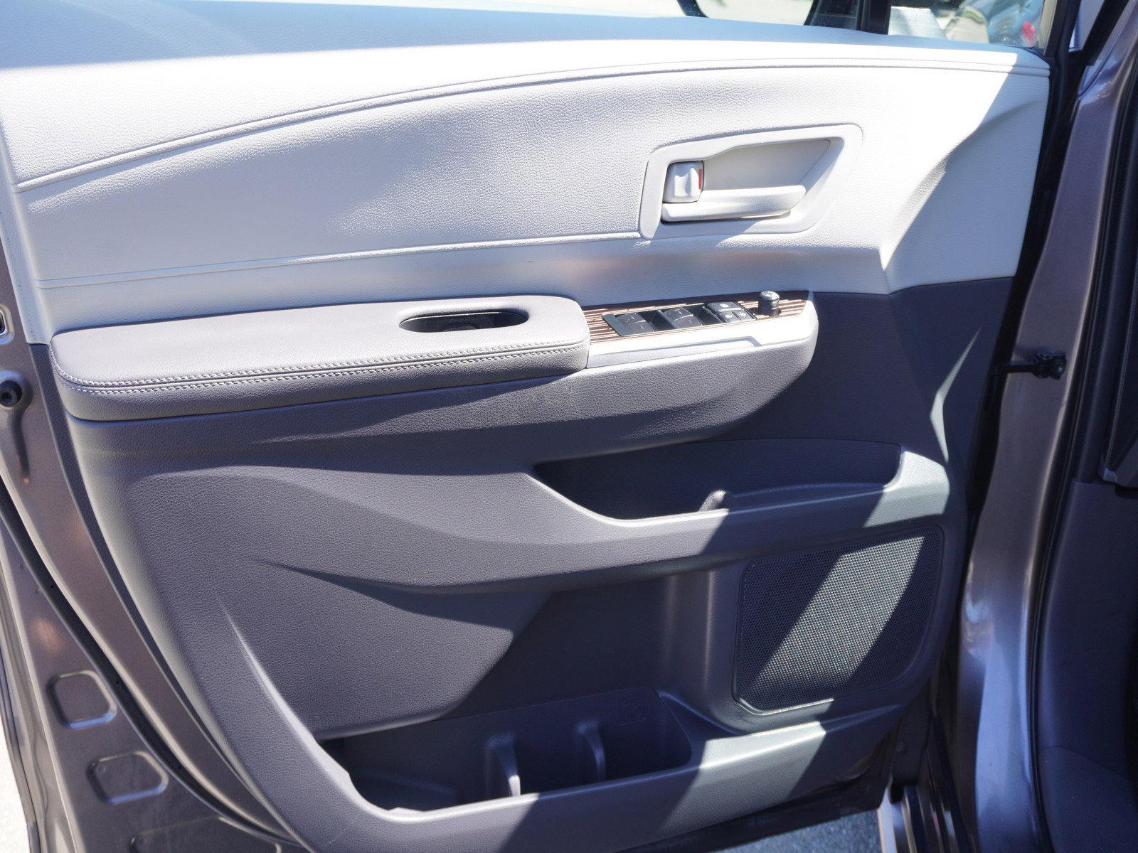 Used 2022 Toyota Sienna LE image 22