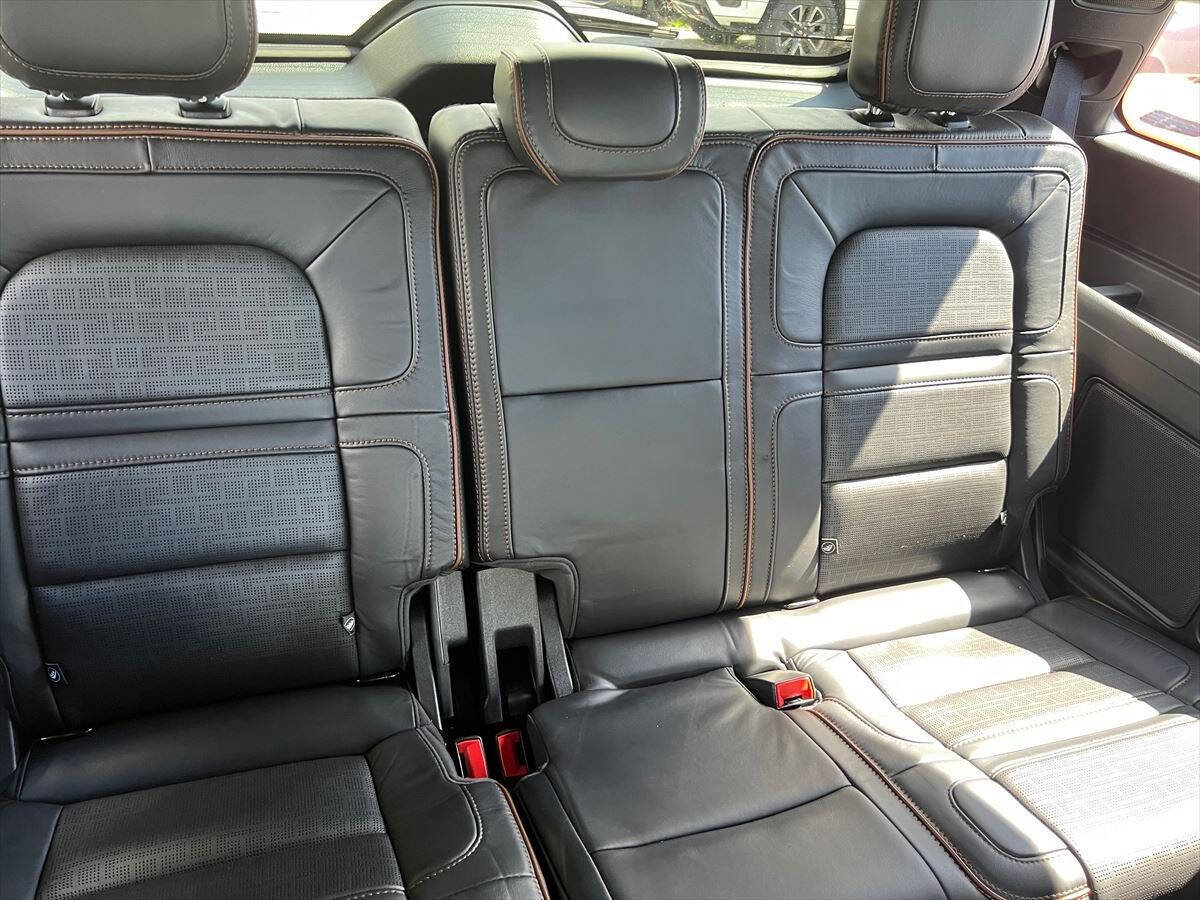 Used 2022 Lincoln Navigator Black Label image 10