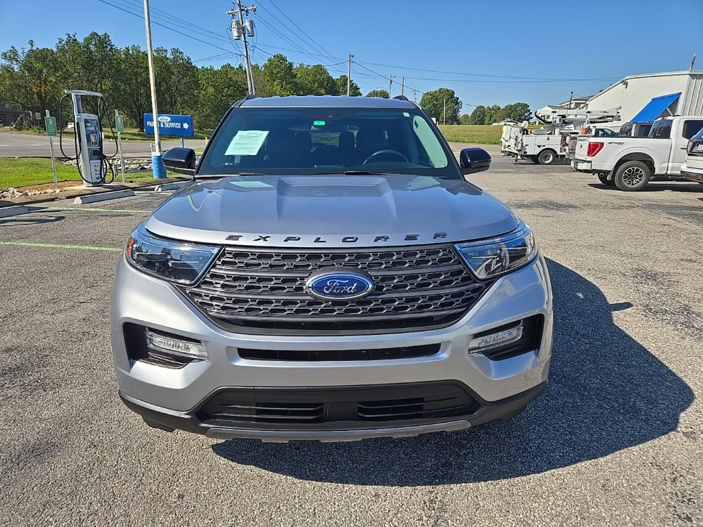 Used 2023 Ford Explorer XLT w/ Equipment Group 202A AWD/4WD image 2