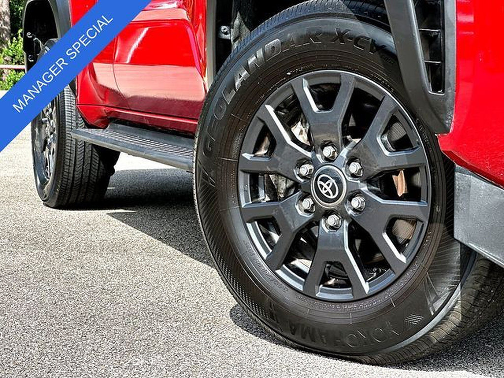 Certified 2025 Toyota 4Runner SR5 AWD/4WD image 2