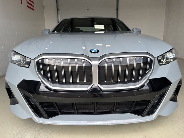 Used 2024 BMW 540i xDrive w/ M Sport Package image 2