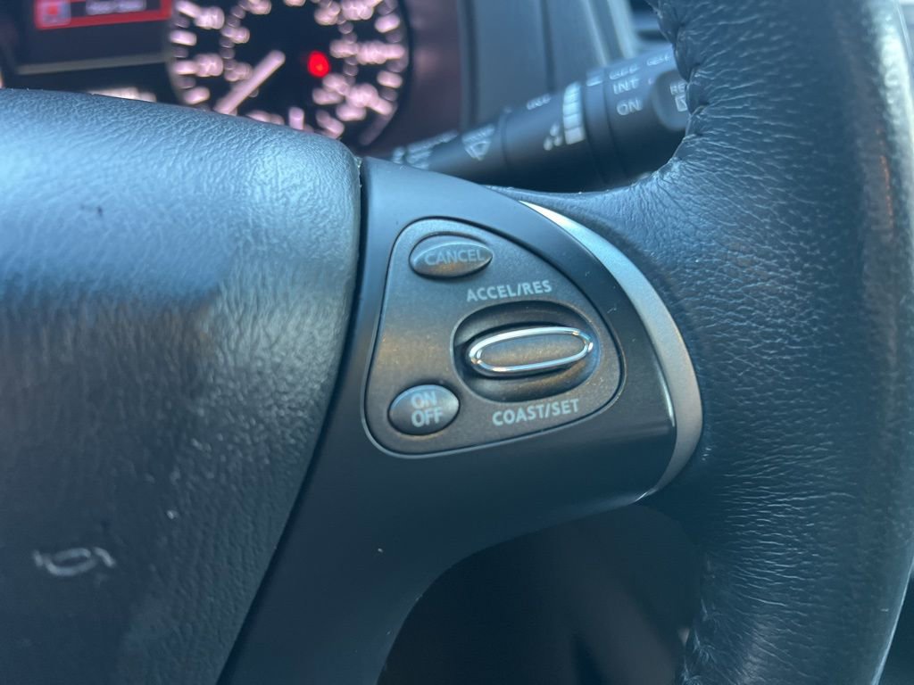 Used 2014 Nissan Pathfinder SV image 16