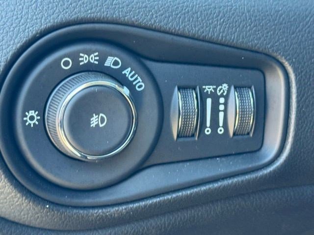 Certified 2023 Jeep Renegade Limited image 12