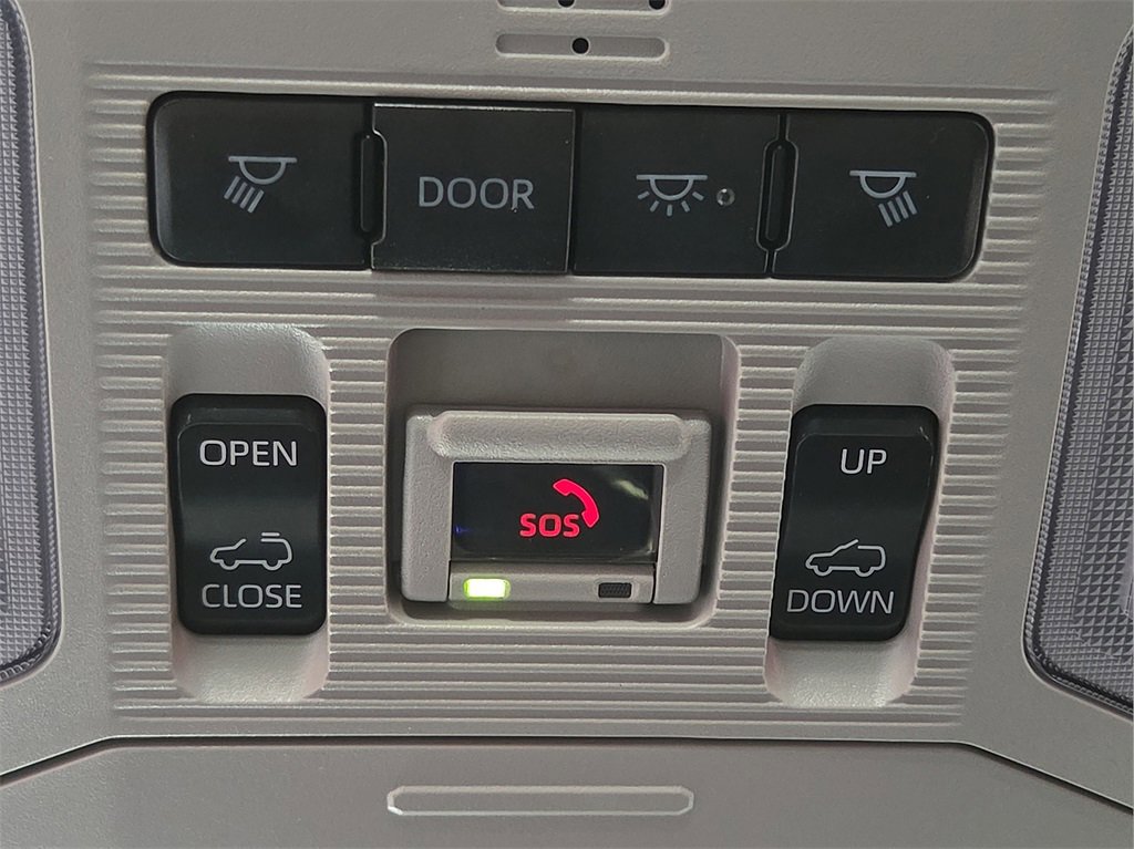 Used 2022 Toyota RAV4 XLE image 22