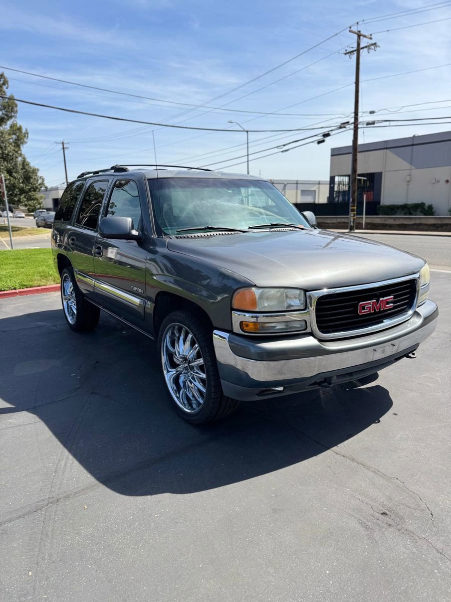 Used 2002 GMC Yukon SLE image 1