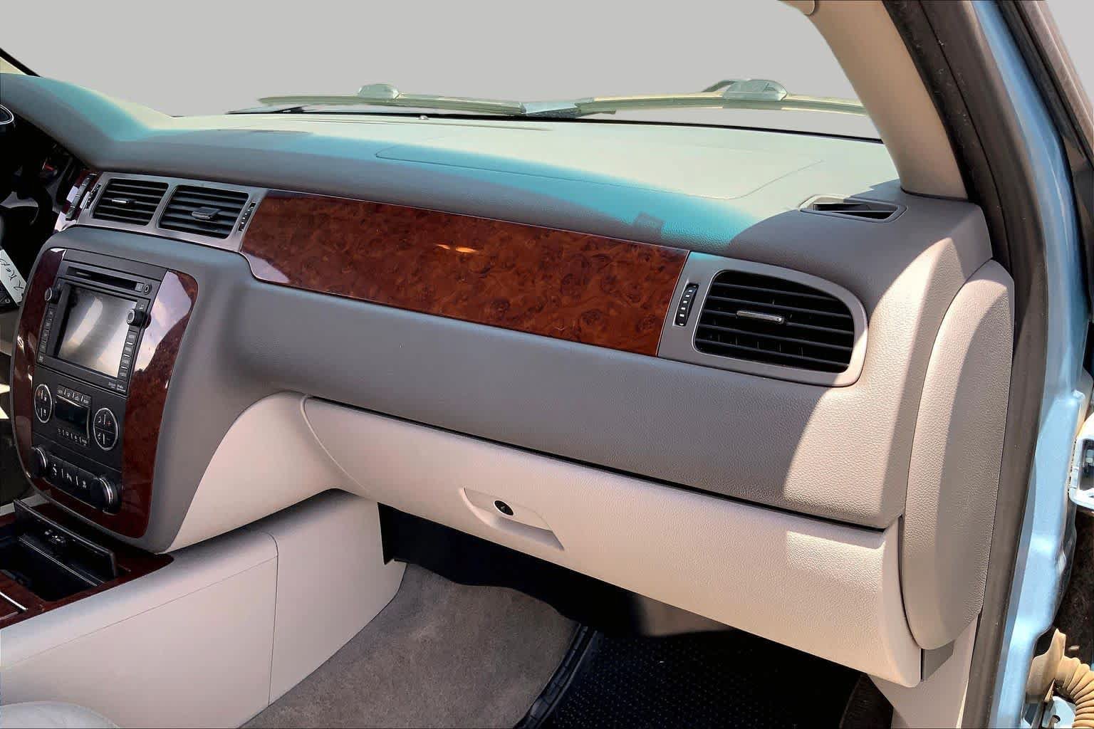 Used 2011 Chevrolet Suburban LTZ AWD/4WD image 18