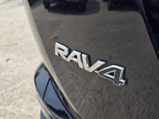 Used 2018 Toyota RAV4 XLE w/ Plus Extra Value Package AWD/4WD image 7