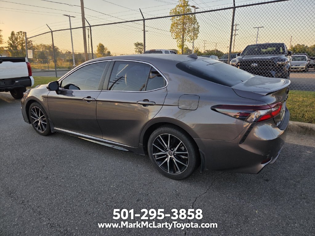Used 2022 Toyota Camry SE FWD image 6