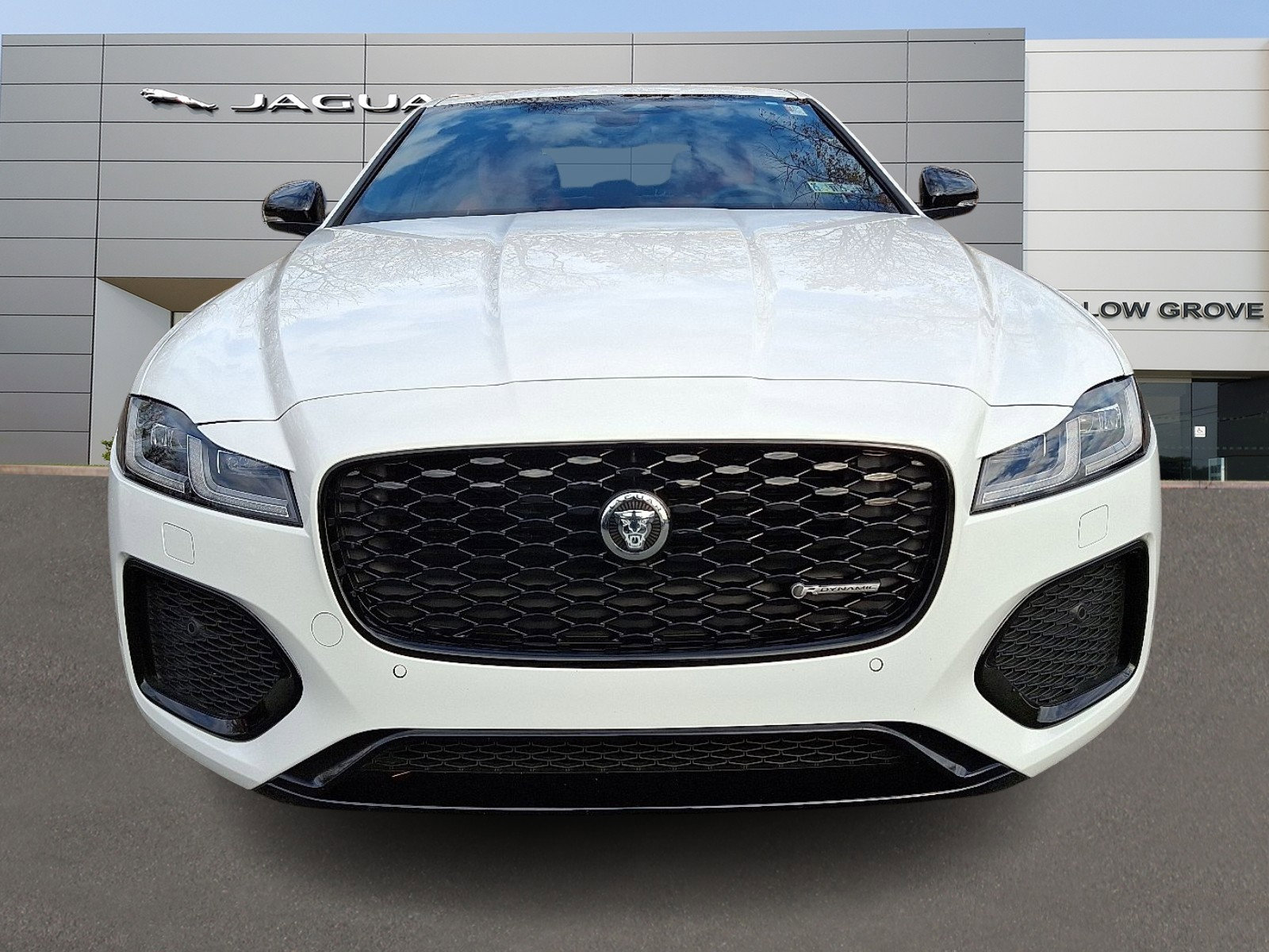 Certified 2024 Jaguar XF R-Dynamic SE image 8