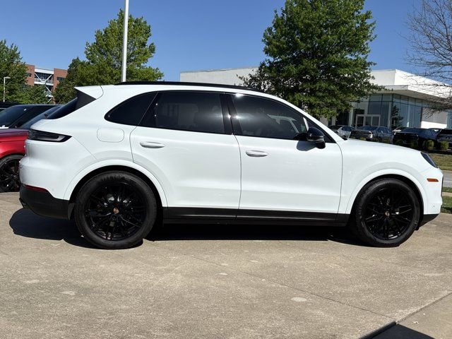 Used 2025 Porsche Cayenne AWD/4WD image 2