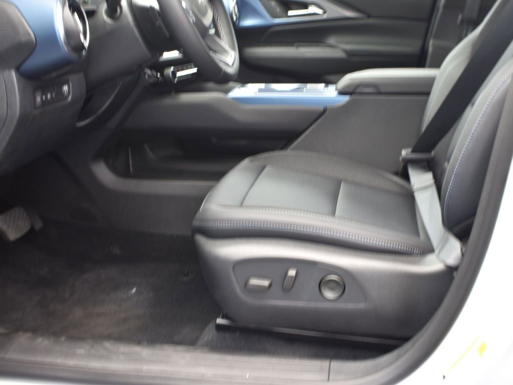New 2025 Chevrolet Equinox EV LT FWD image 12