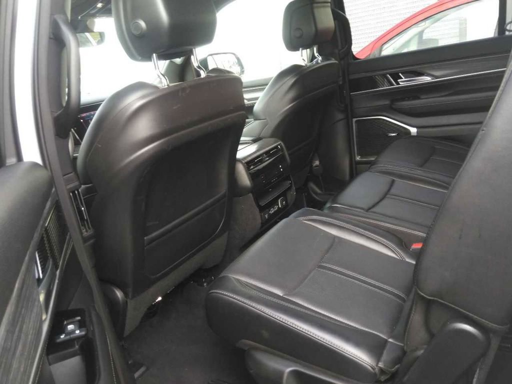 Used 2024 Jeep Wagoneer L Series II w/ Flexible Seating Group image 2