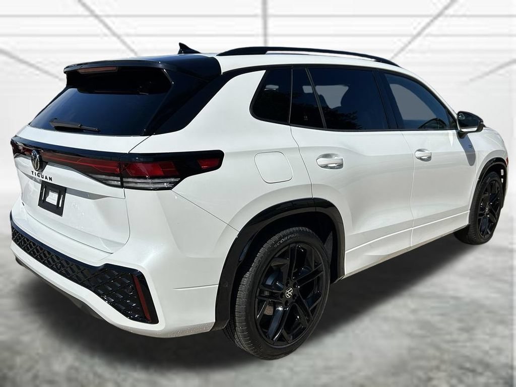 New 2026 Volkswagen Tiguan SE R-Line FWD image 6