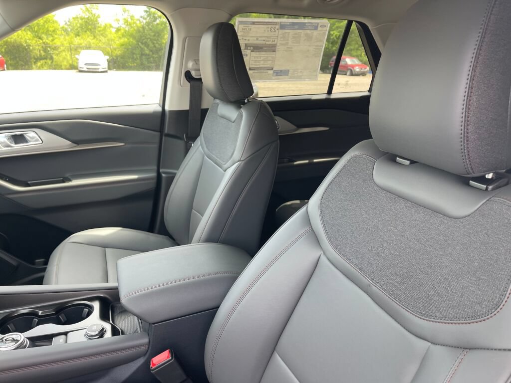 New 2026 Ford Explorer Active w/ Active Comfort Package AWD/4WD image 9