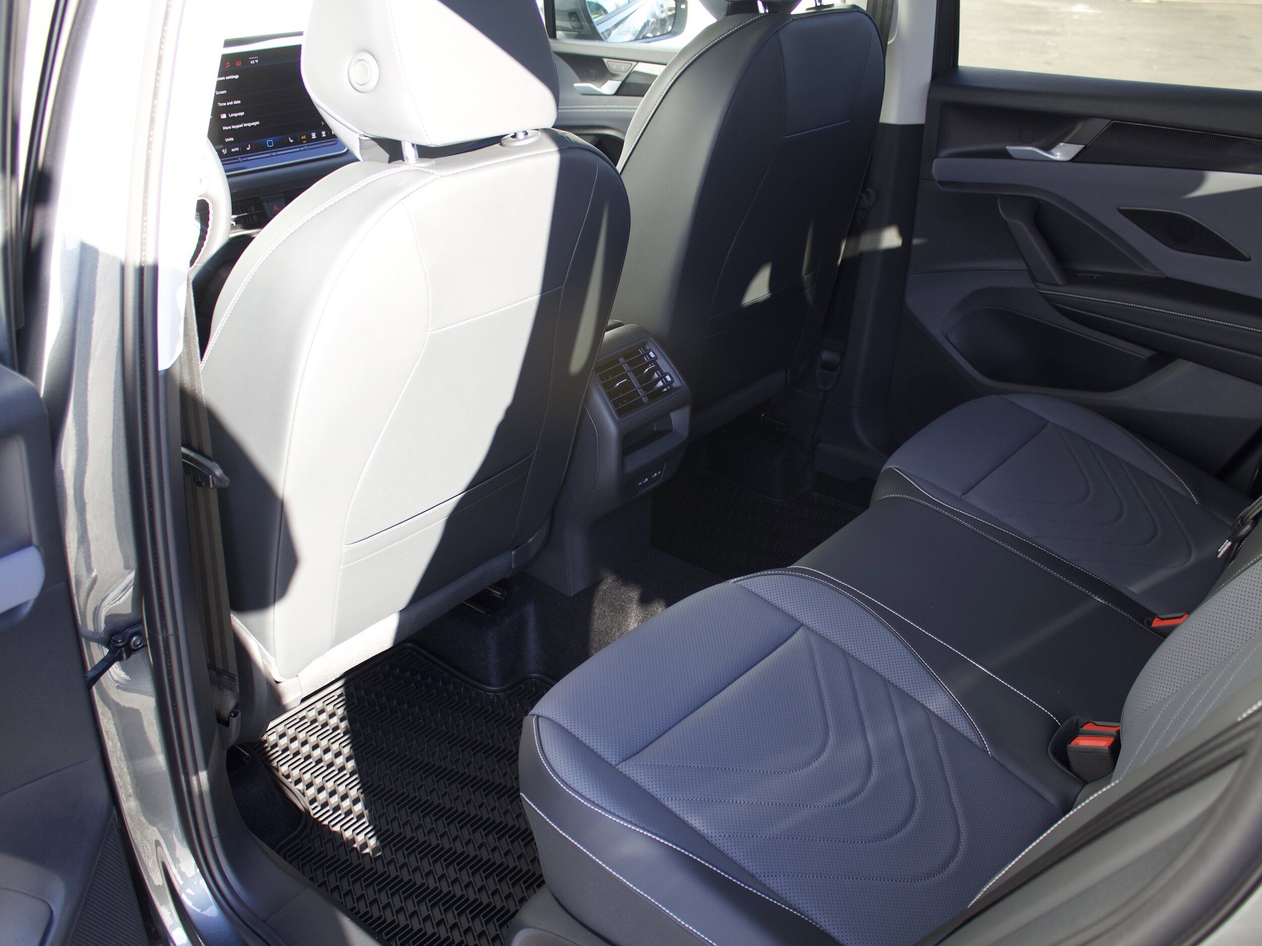 New 2026 Volkswagen Tiguan SE AWD/4WD image 27