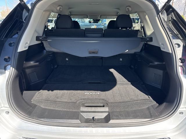 Used 2020 Nissan Rogue SV w/ Premium Package image 11