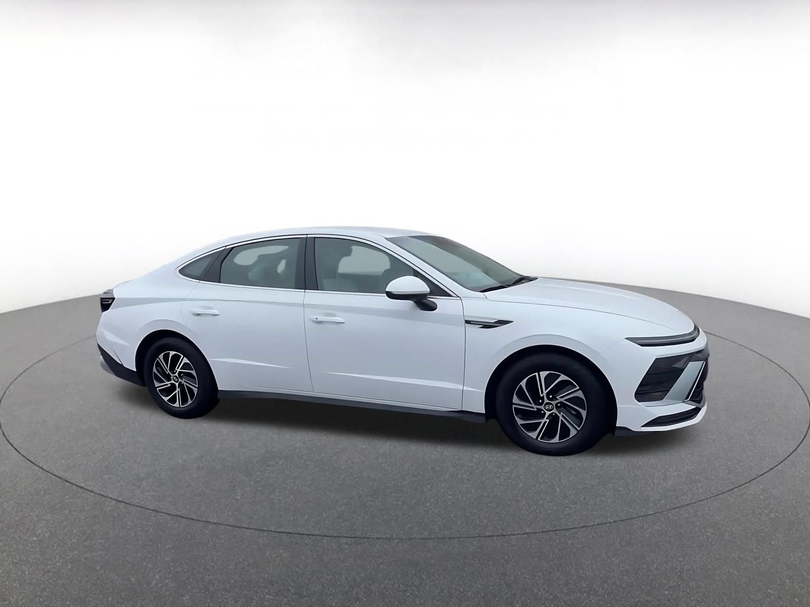 Used 2026 Hyundai Sonata Blue FWD image 2