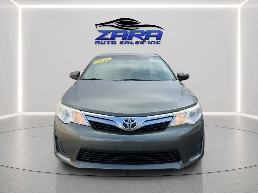 Used 2013 Toyota Camry LE FWD image 2