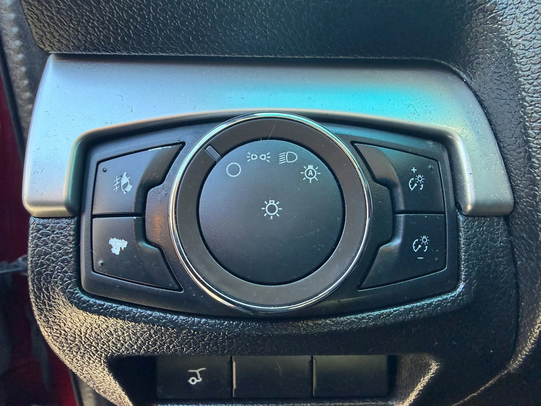 Used 2016 Ford Explorer XLT w/ Equipment Group 202A FWD image 28