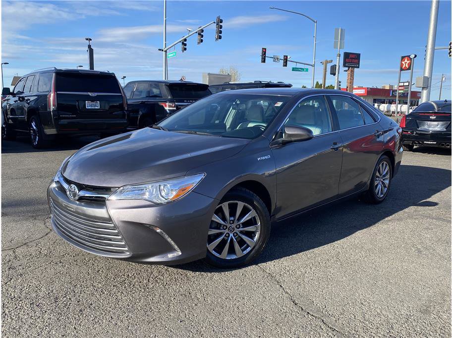 Used 2015 Toyota Camry XLE w/ Moonroof Package image 1