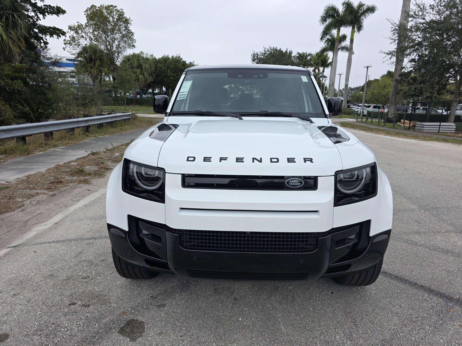 New 2026 Land Rover Defender 110 X-Dynamic SE image 8