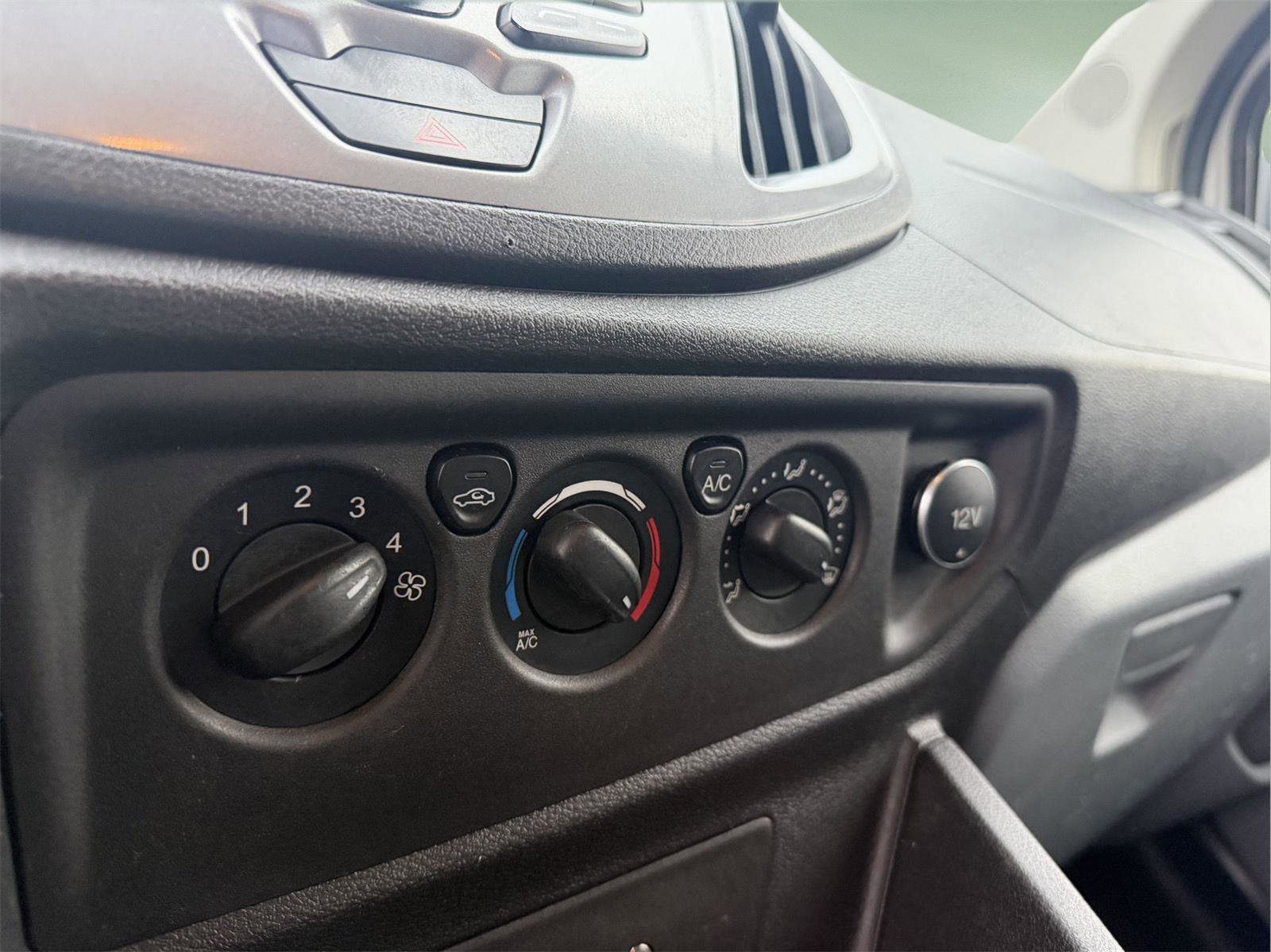 Used 2015 Ford Transit 350 XLT image 20