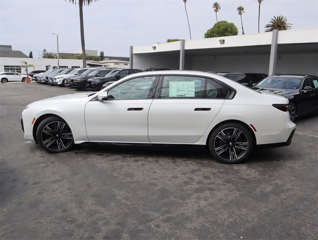 Used 2023 BMW i7 xDrive60 image 3