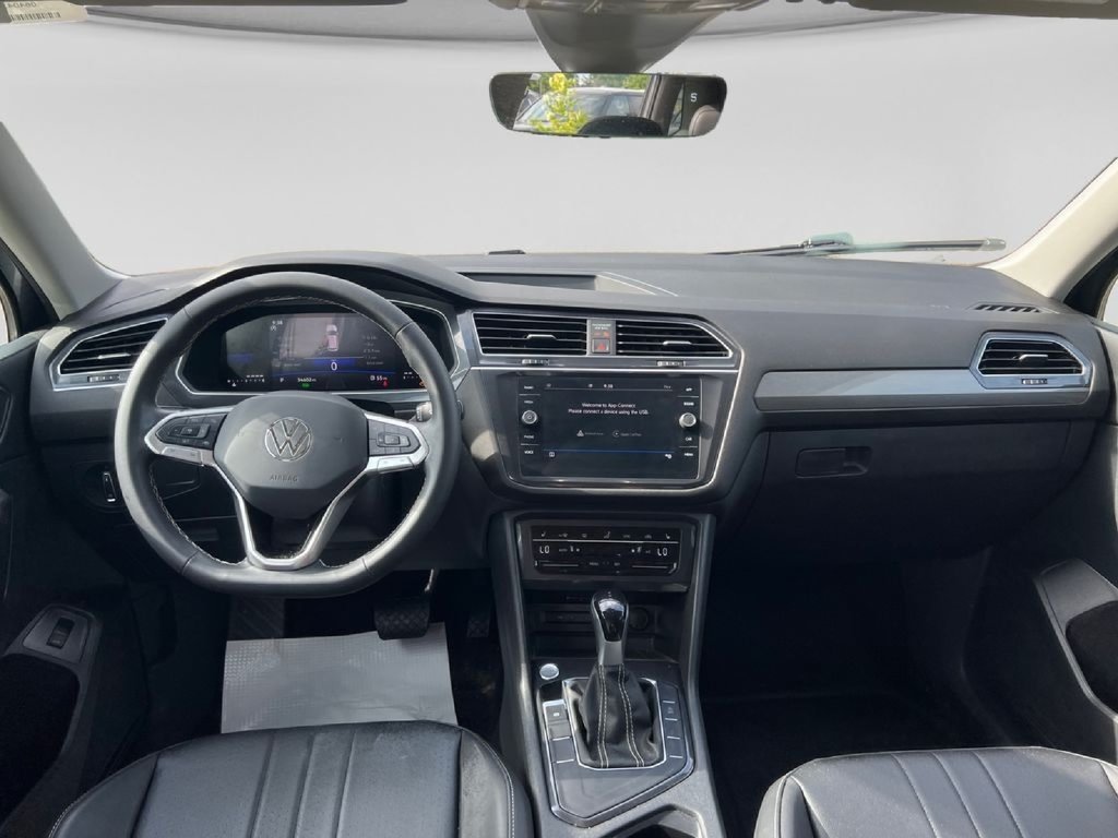 Used 2024 Volkswagen Tiguan SE FWD image 24