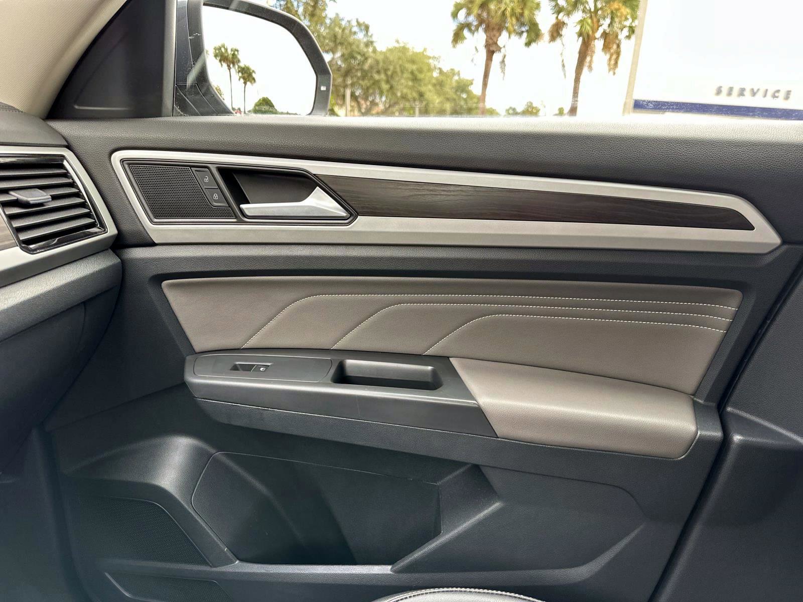 Used 2023 Volkswagen Atlas SE image 25