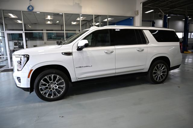 New 2026 GMC Yukon XL Denali w/ Denali Reserve Package image 7
