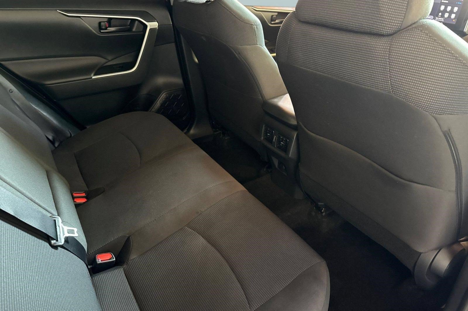 Used 2023 Toyota RAV4 LE FWD image 31