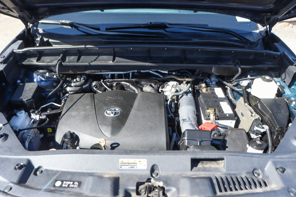 Used 2022 Toyota Highlander XLE AWD/4WD image 13