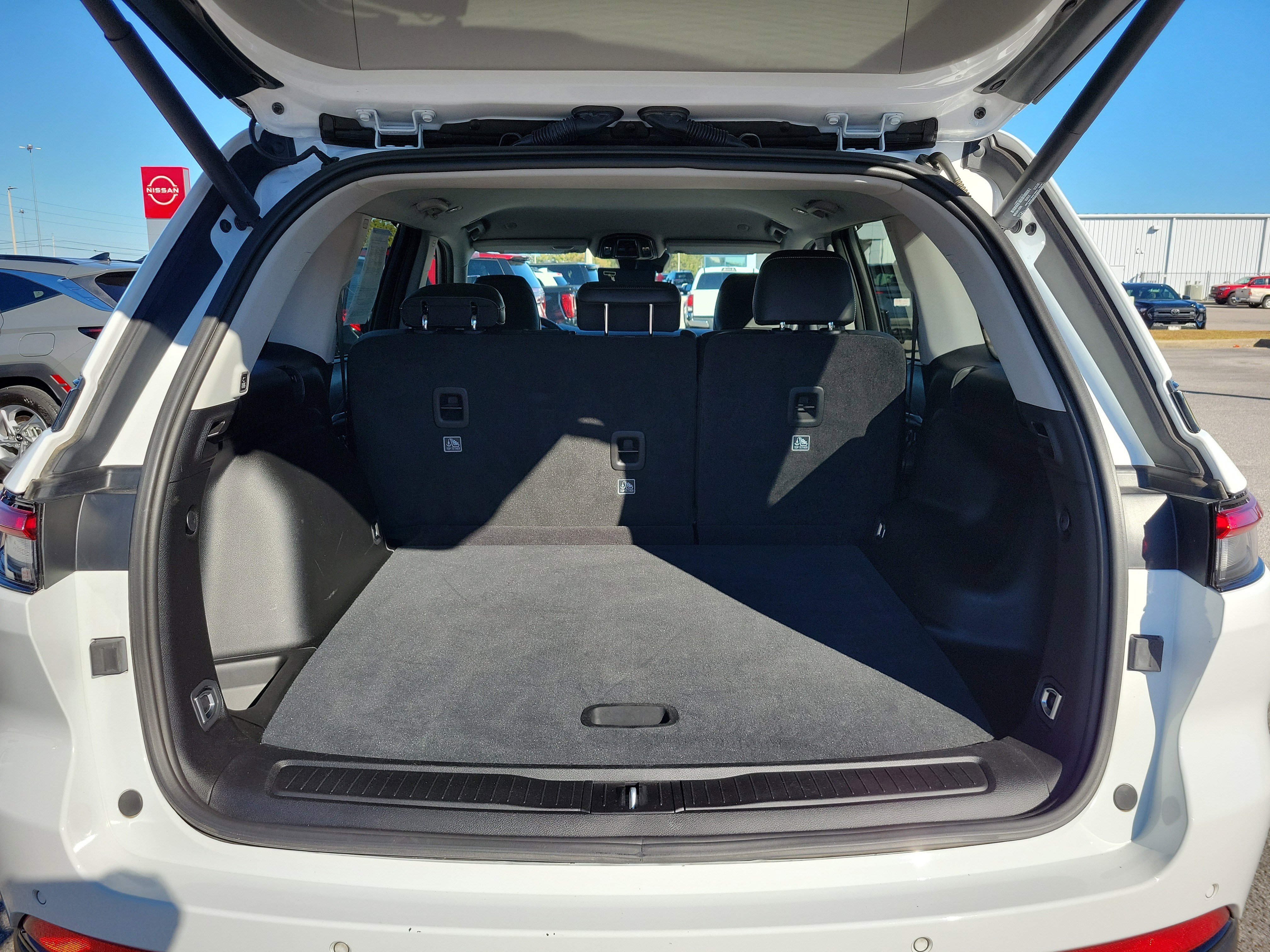 Used 2023 Jeep Grand Cherokee Limited w/ Luxury Tech Group II image 11