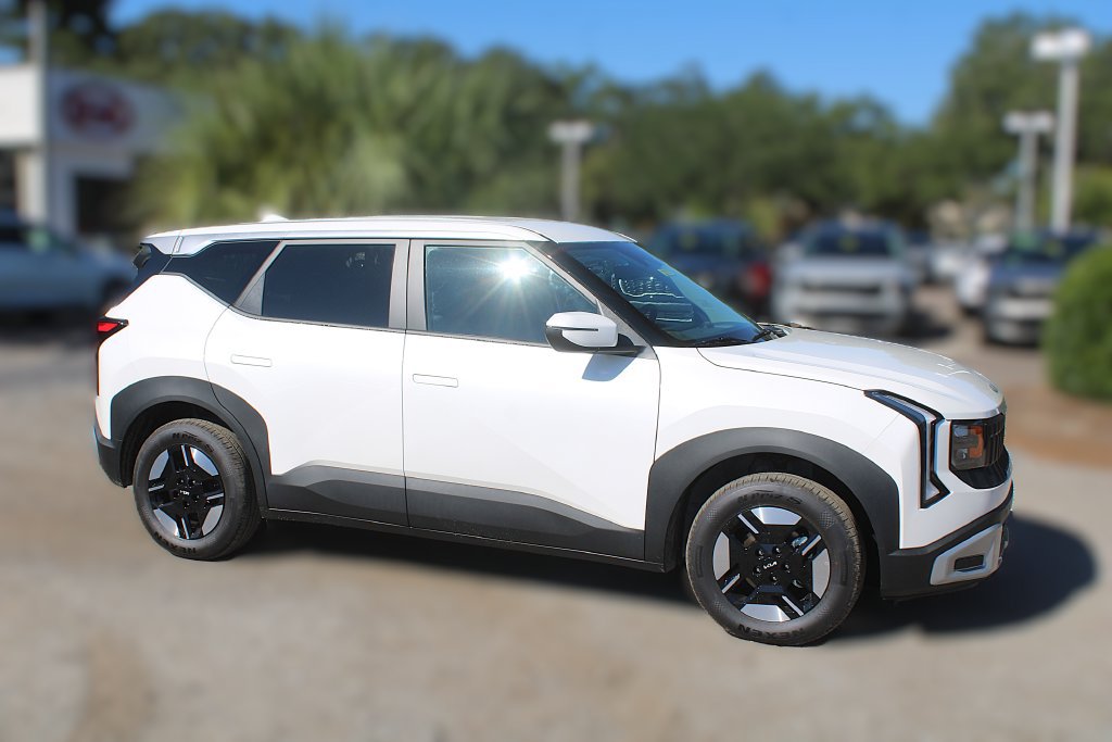 New 2027 Kia Seltos LX FWD image 4