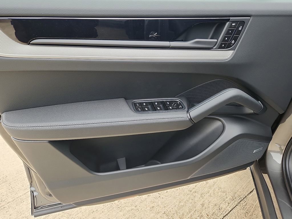 New 2026 Porsche Cayenne image 11
