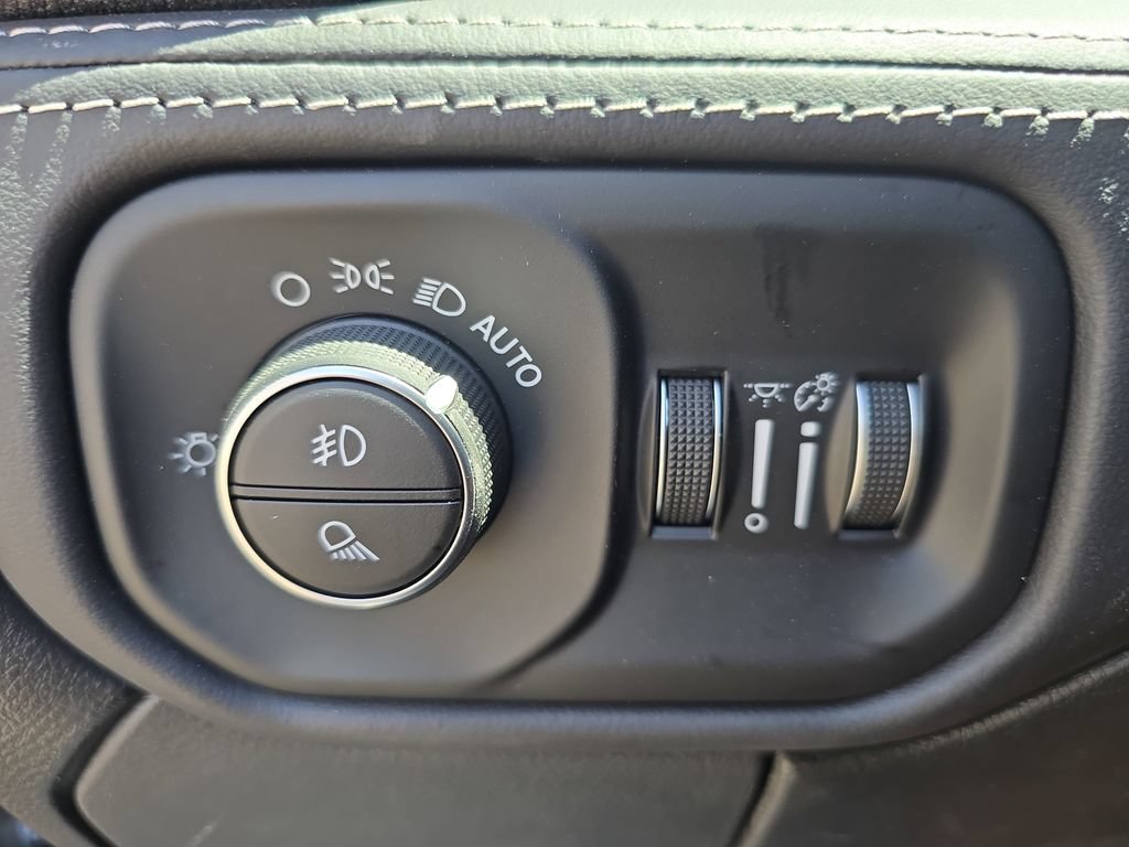 New 2026 RAM 2500 Limited AWD/4WD image 26