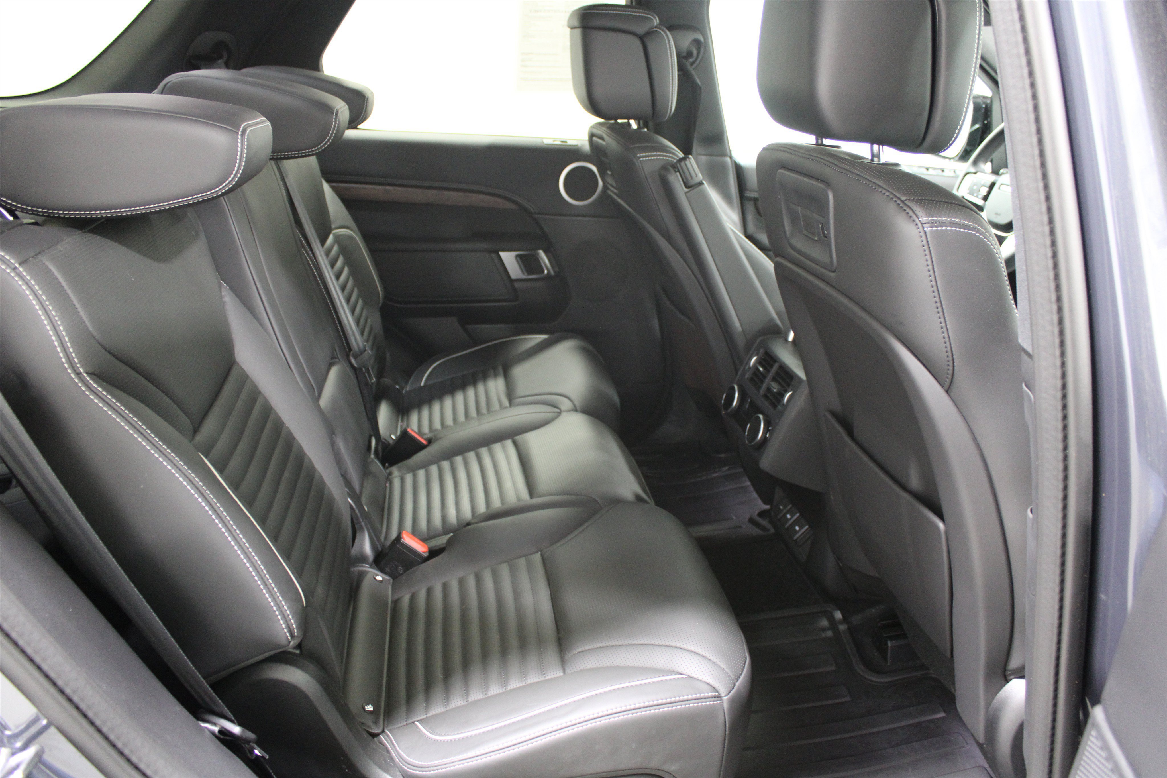 Used 2024 Land Rover Discovery Dynamic SE AWD/4WD image 26