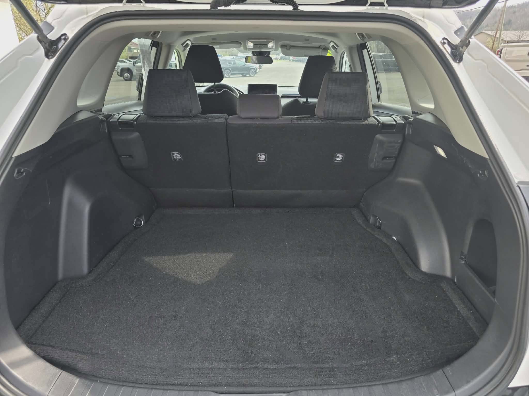 Used 2023 Toyota RAV4 LE FWD image 5