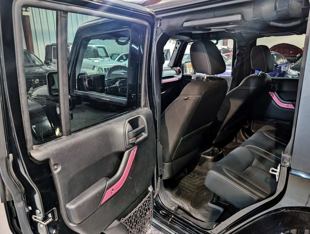 Used 2015 Jeep Wrangler Unlimited Sahara w/ Dual Top Group image 18