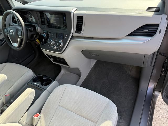 Used 2015 Toyota Sienna LE FWD image 20