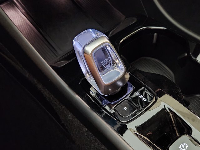 Certified 2026 Volvo XC40 B5 Plus AWD/4WD image 20
