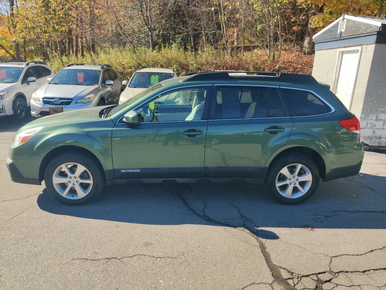 Used 2014 Subaru Outback 2.5i Premium AWD/4WD image 3