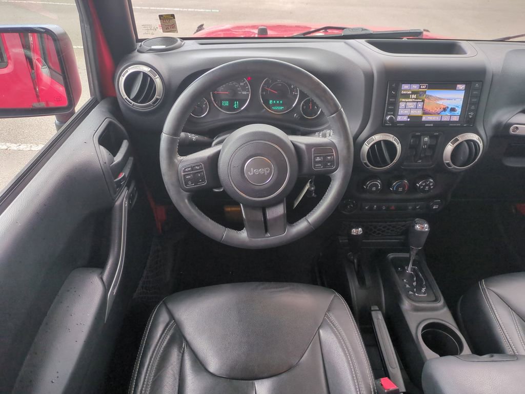 Used 2017 Jeep Wrangler Unlimited Sahara w/ Connectivity Group AWD/4WD image 17