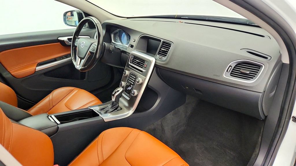 Used 2015 Volvo V60 T5 Cross Country w/ Convenience Package AWD/4WD image 25