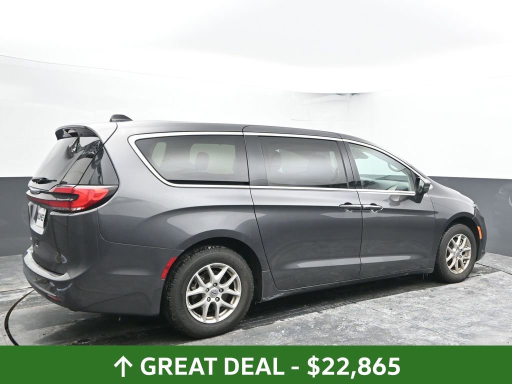 Used 2023 Chrysler Pacifica Touring-L image 12