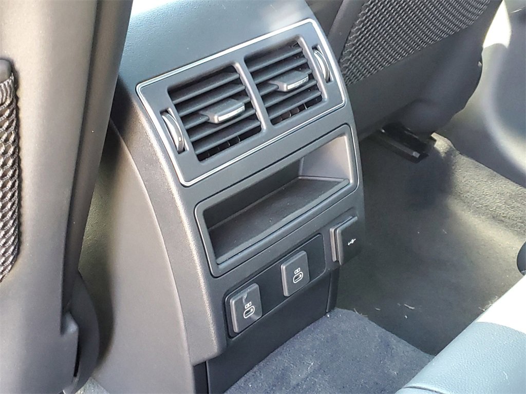 New 2025 Jaguar F-PACE R-Dynamic S image 31