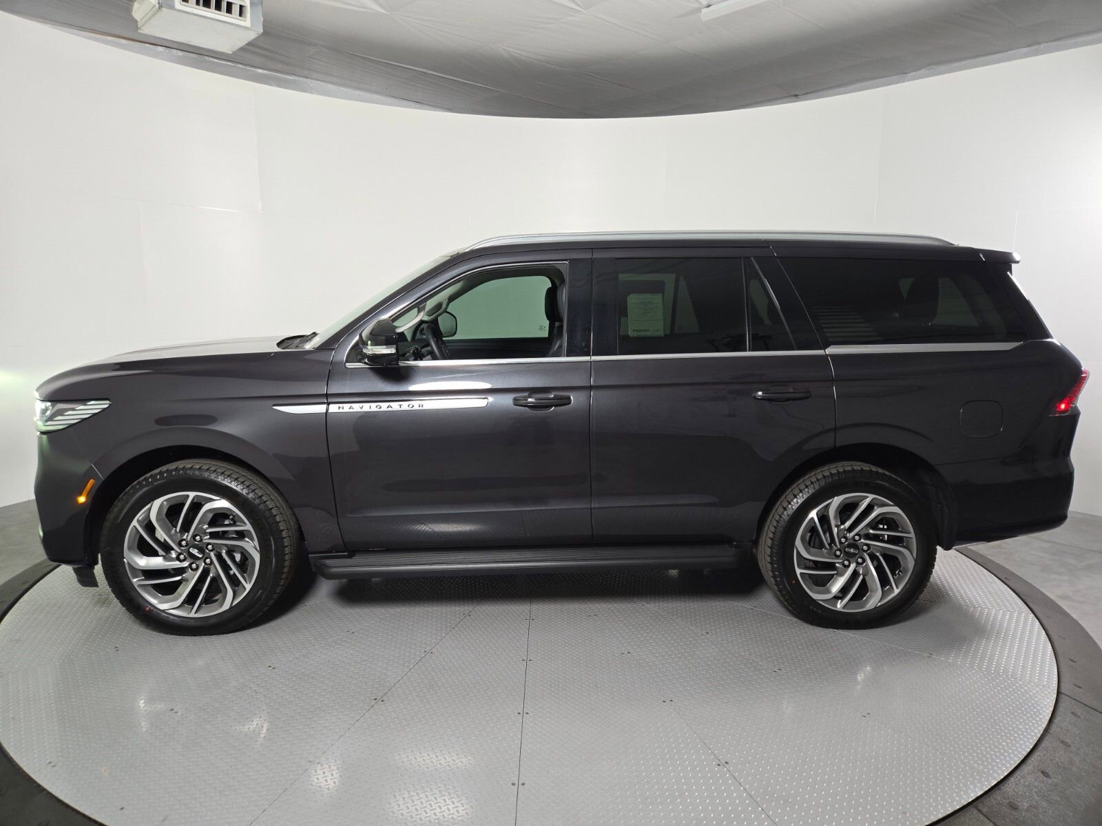 New 2026 Lincoln Navigator Premiere AWD/4WD image 8